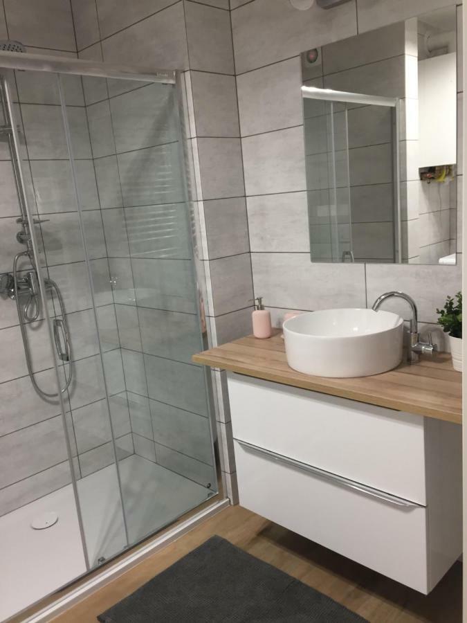 Apartament Julek Klimatyzowany ออชเวียนชิม ภายนอก รูปภาพ